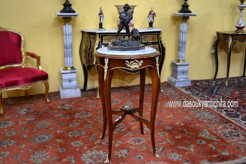 Tavolino tondo con - , piano
